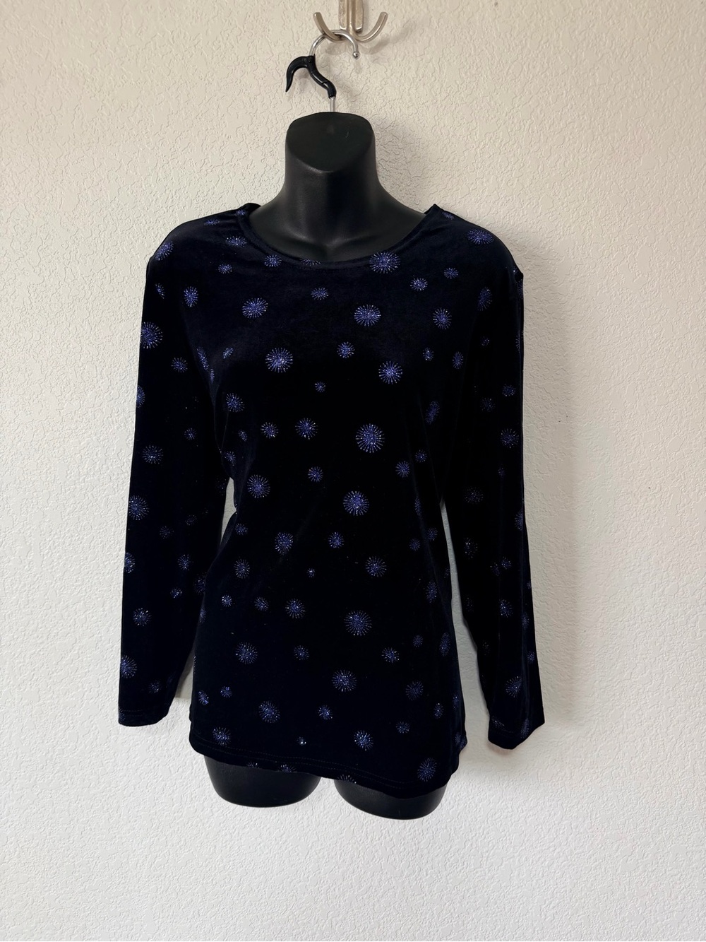 Vintage Y2K Notations Black Velvet Glitter Starburst Top ✨